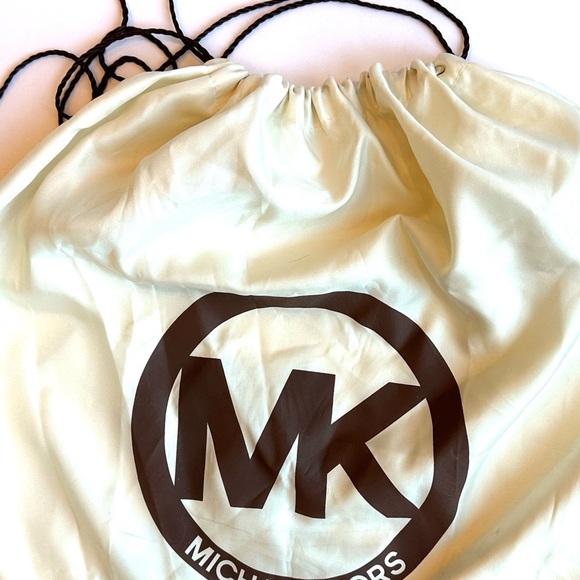 Michael Kors Cream/Brown Drawstring Bag Purse Cover - Picture 3 of 6